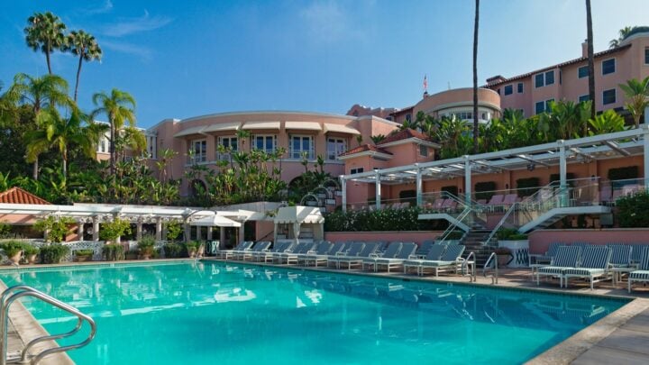比弗利山庄酒店超大泳池