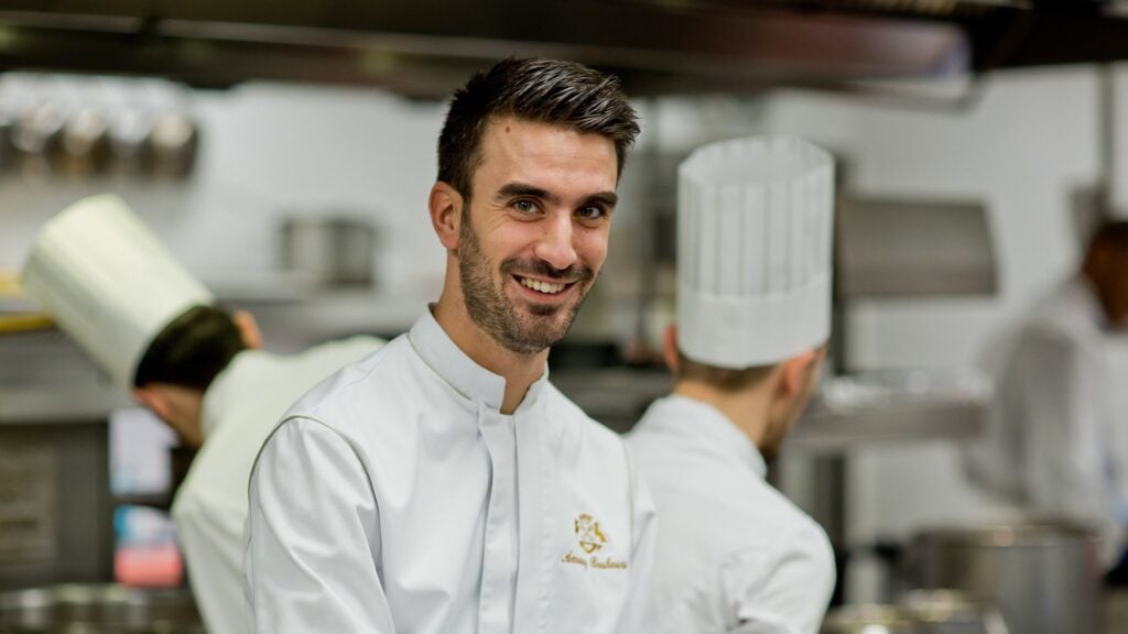 Amaury种工作状态在餐馆的厨房里勒Meurice阿兰杜卡斯。
