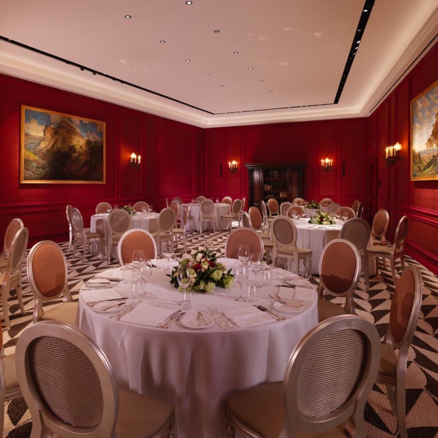 圆桌宴会设置在Sala Borghese酒店伊甸园，罗马