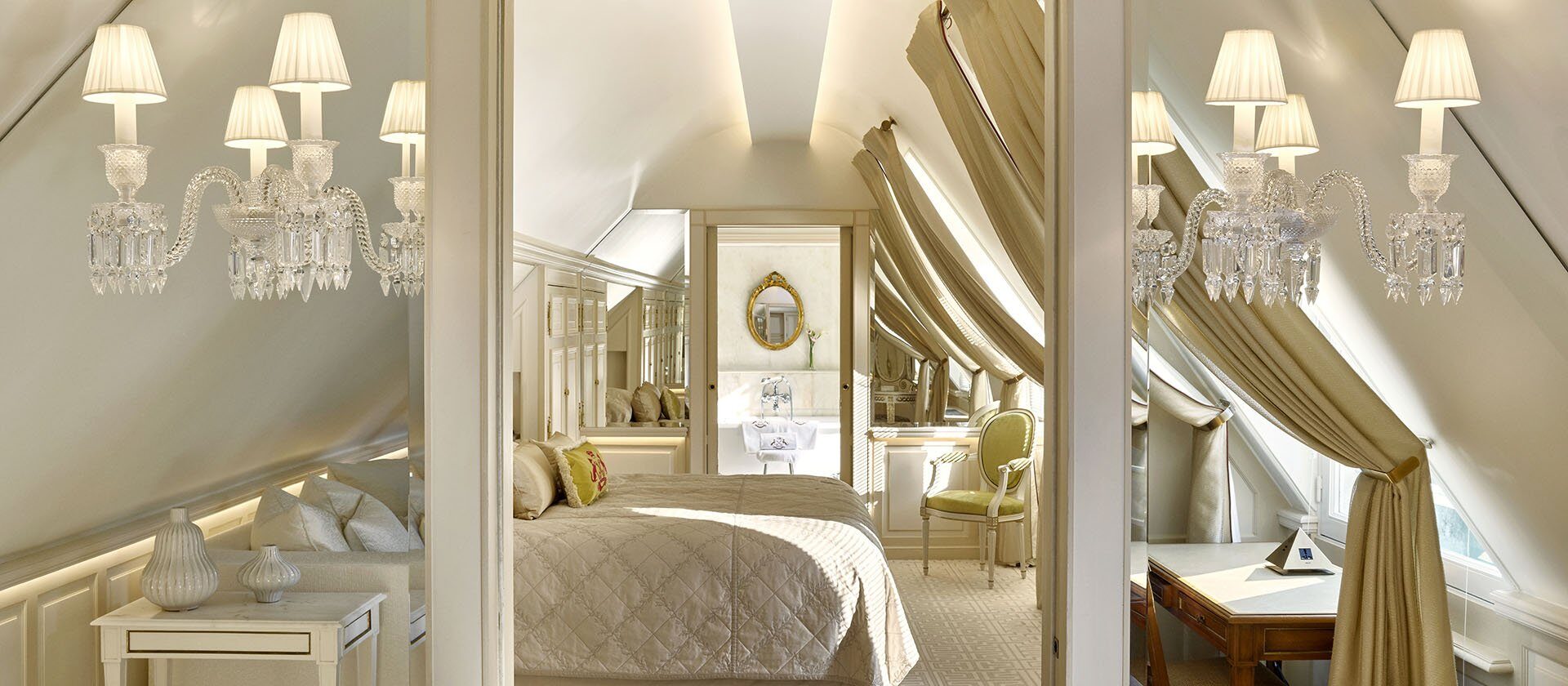 巴黎莫里斯酒店La Parisienne签名套房内的卧室