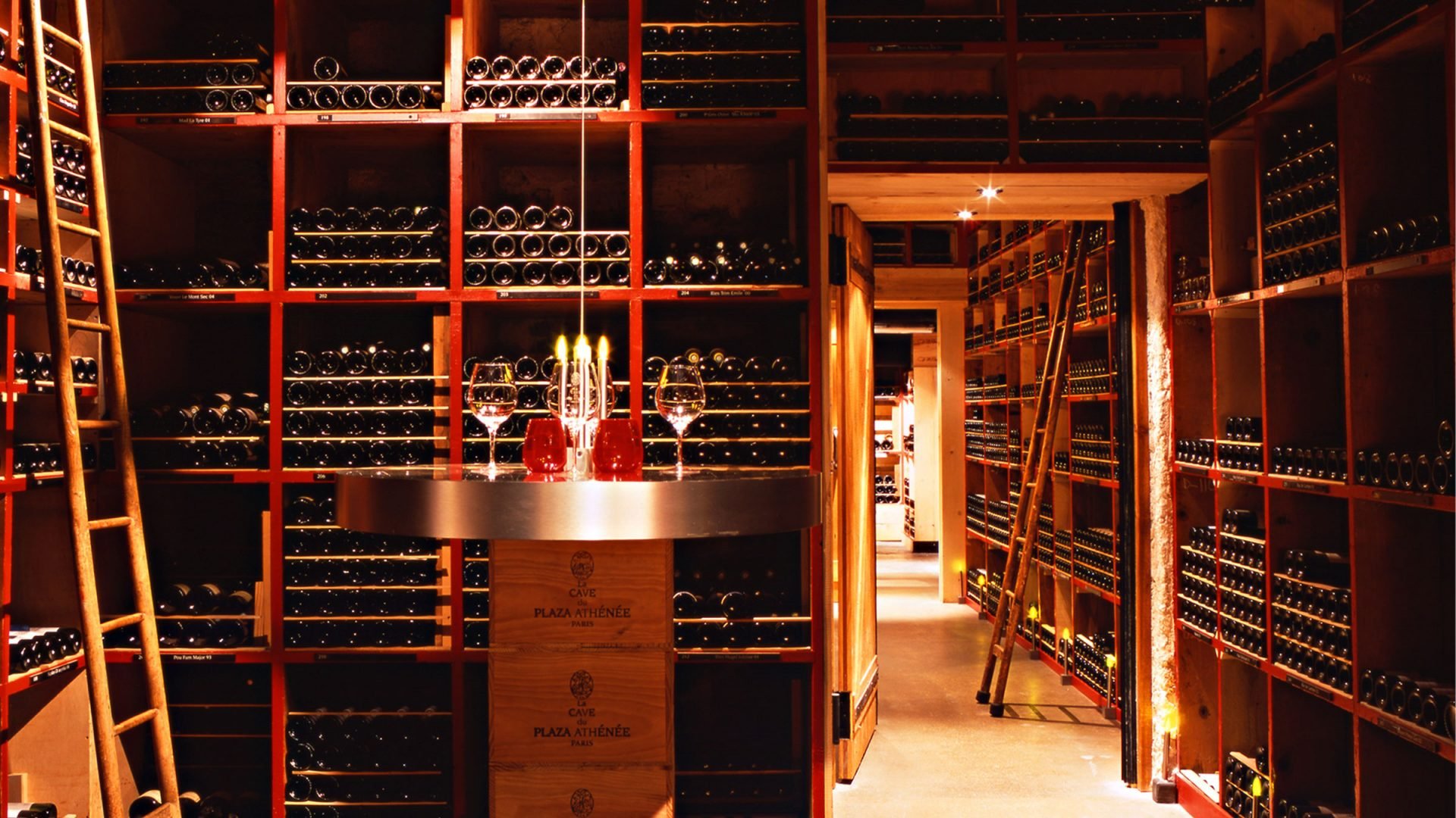 巴黎雅典娜广场酒店的葡萄酒储藏室