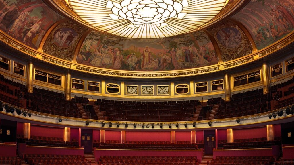 红色和豪华的室内香榭丽舍剧院在巴黎,法国