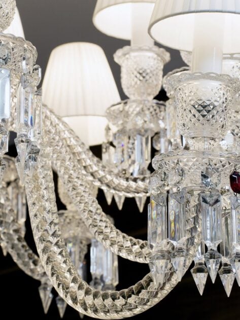 london-the-bob手机网页版官网dorchester-chefs-table-chandelier-detail-square