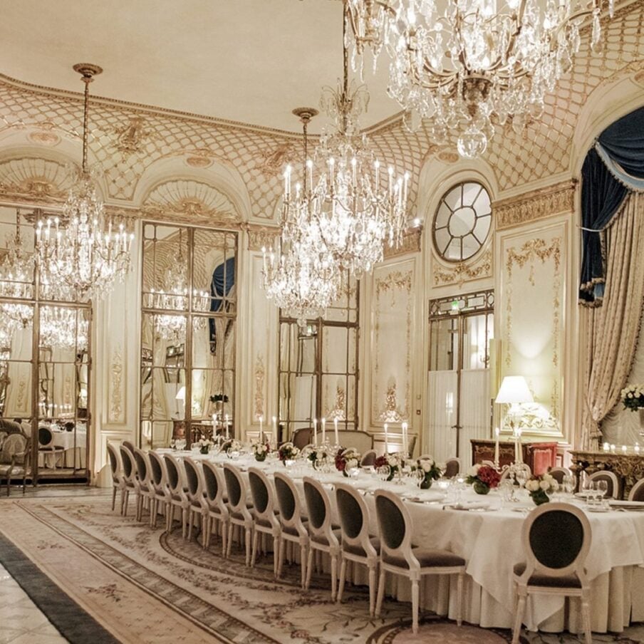 在巴黎莫里斯酒店为婚礼准备的房间