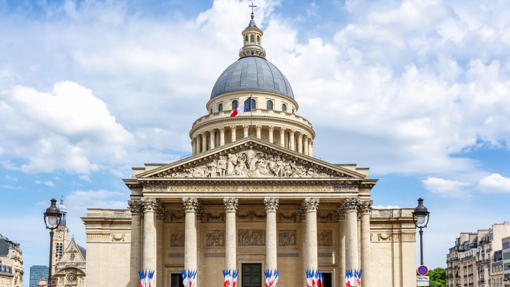 万神殿的拉丁,巴黎第六区。你可以看到美丽的建筑纪念碑包括六列和圆顶。